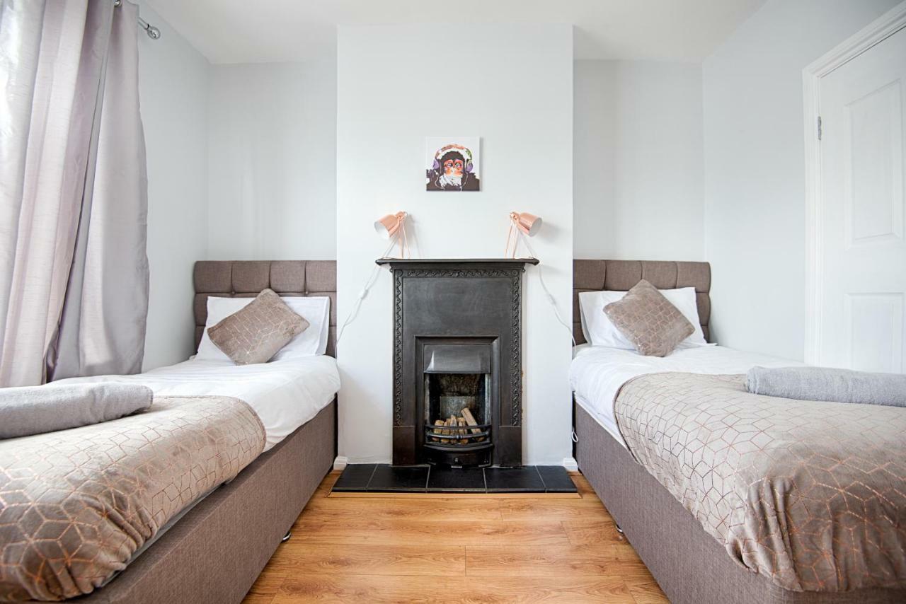 The Location - Tv In Every Bedroom! Apartment Swansea