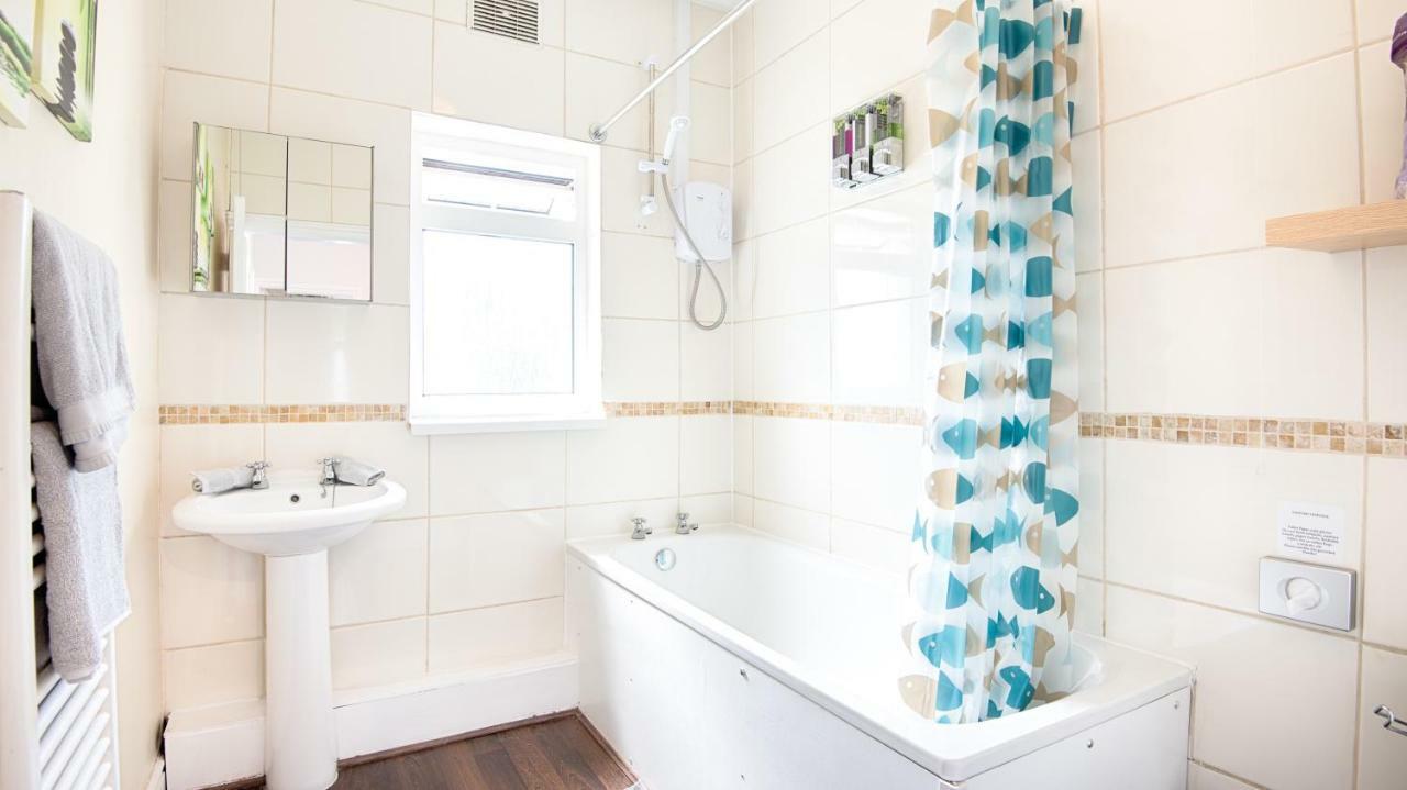 The Location - Tv In Every Bedroom! Apartment Swansea